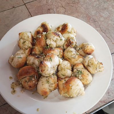 A plate of garlic knots
